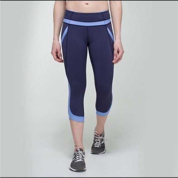 Lululemon Cadet Blue & Lullaby Chase Me Crop II Capris Size 8 - Picture 1 of 11
